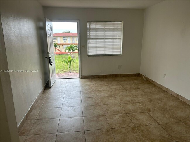 Photo - 2551 NW 13th St Unidad 17 Rental