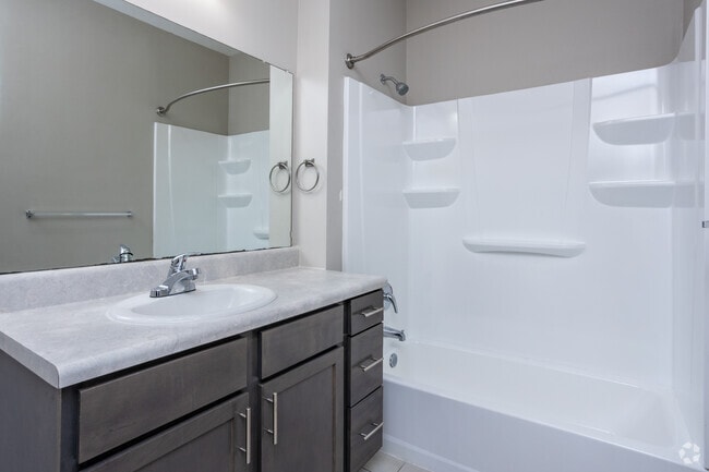 3BR, 2BA - 1,180 SF