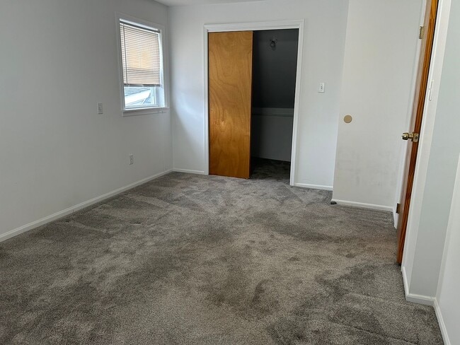 Photo - 422 Loring Rd