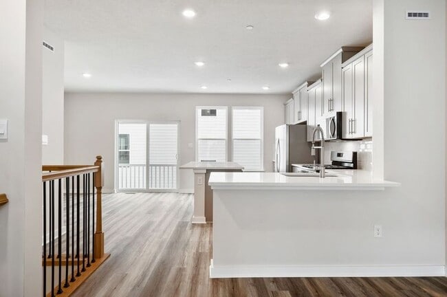 Photo - 305 Gable Court