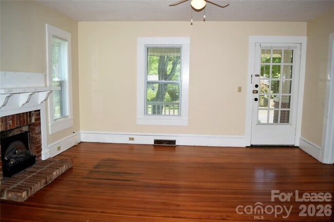 Photo - 223 Maple St