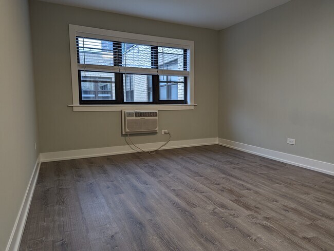 Photo - 511 W Barry Ave