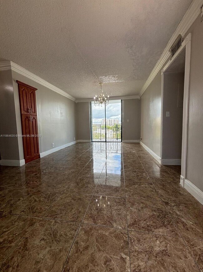 Photo - 501 SW 1st St Unidad 506