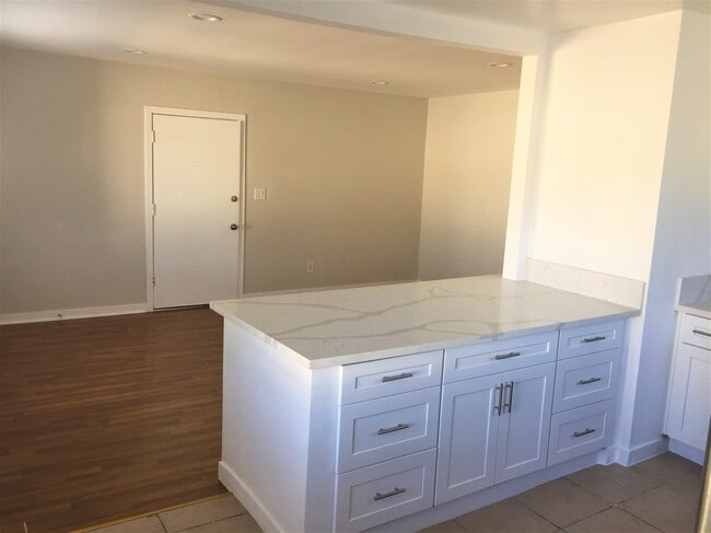 Photo - 12641 Vanowen St Unidad A