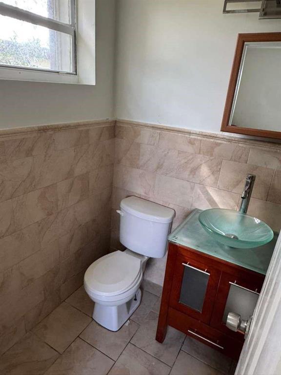 Photo - 1042 Foster Rd