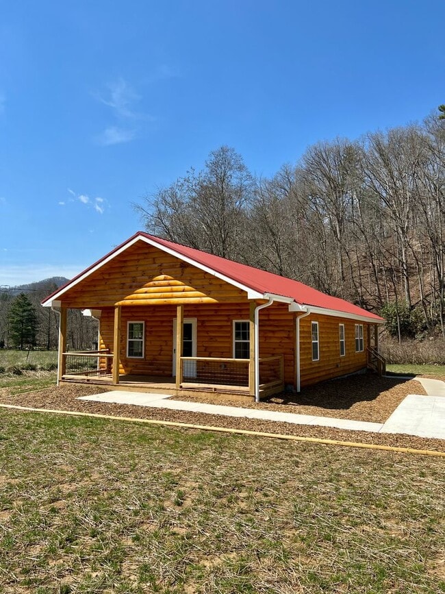 Updated 2 Bed 1 Bath Home in Mars Hill, NC!! - Updated 2 Bed 1 Bath Home in Mars Hill, NC!!