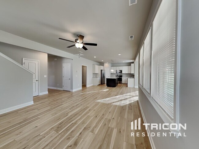 Photo - 165 Lynnridge Dr