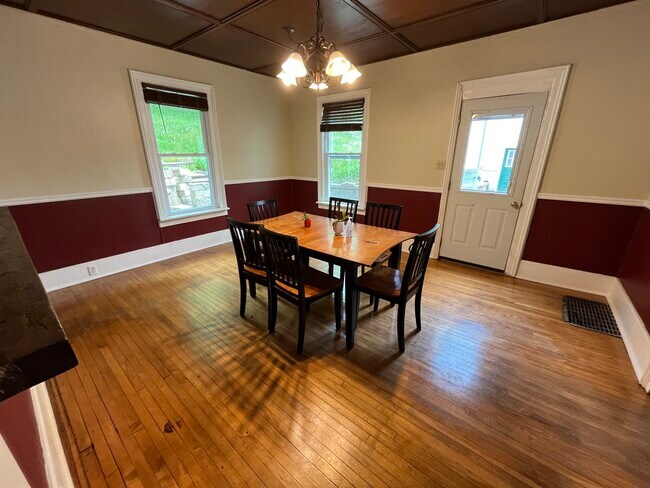 Photo - 4750 Syracuse Rd