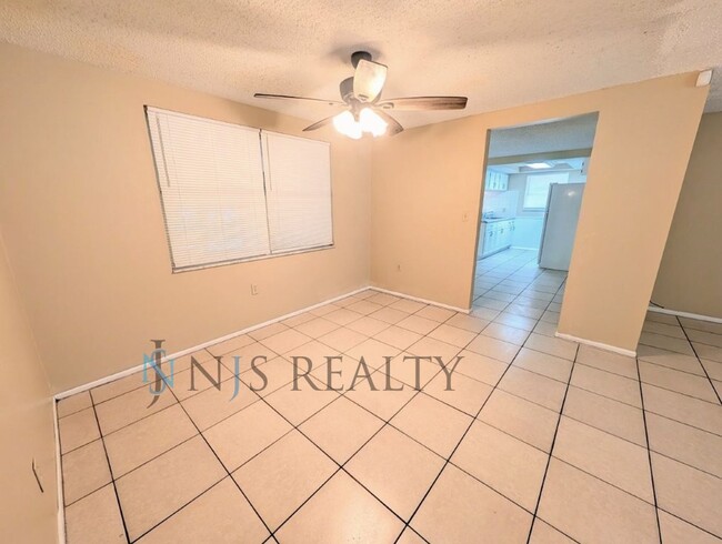Photo - 11621 Meadow Dr