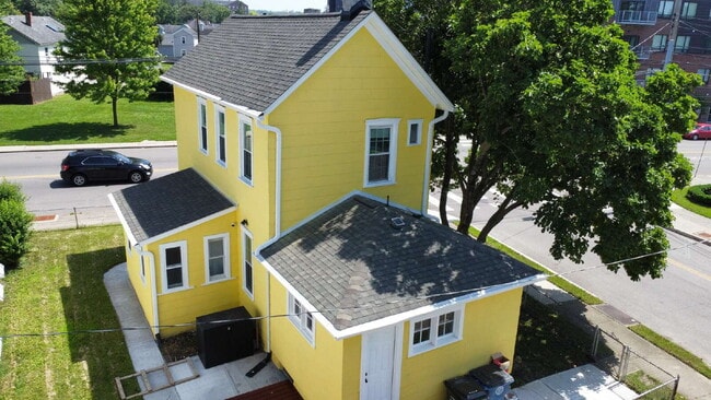 Photo - Student Housing Near the University of Dayton – Rent is $750 per bedroom (3 students), total leas...