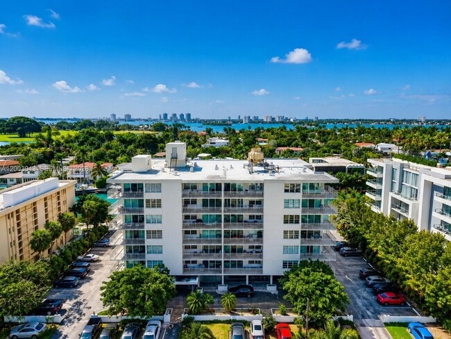 Building Photo - 9500 W Bay Harbor Dr Unit 2G
