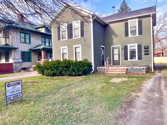 Photo - 718 W Ionia St Unit #3