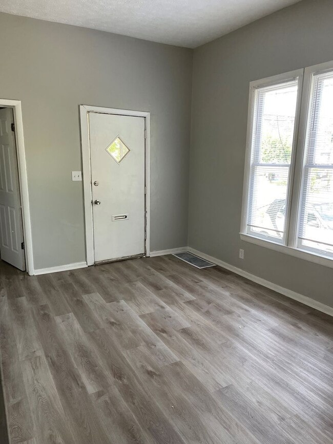 Photo - 592 E 3rd Ave