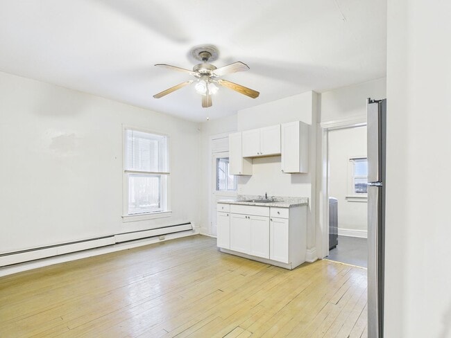 Photo - 735 N George St Unit 735 N GEORGE ST. #2FL