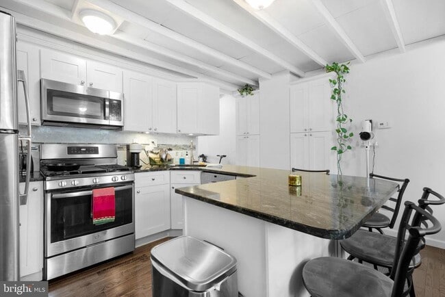 Photo - 530 Bainbridge St Unit 3F