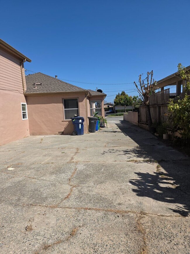 23 Broadis St Unit 23 Broadis St
