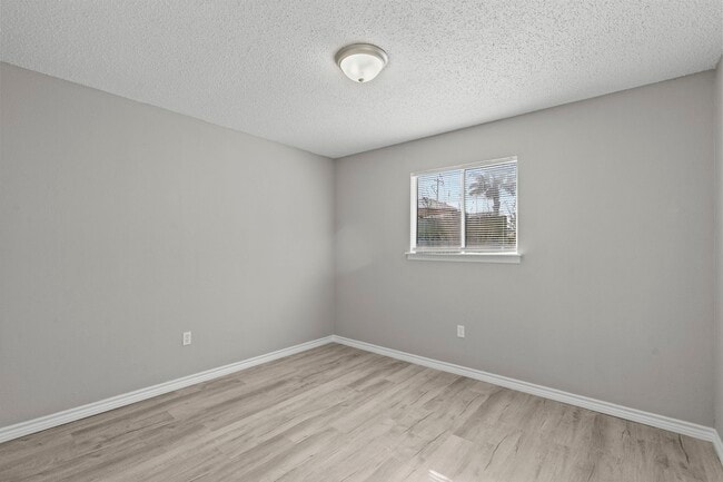 Building Photo - 911 Avenue K Unit 11