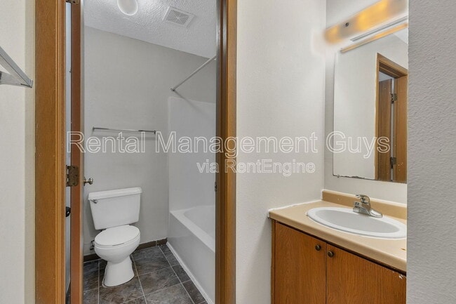 Photo - 133 Cedar Ct E Unit 100