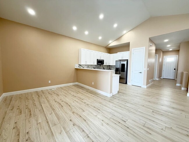 3107 W Laux Dr
