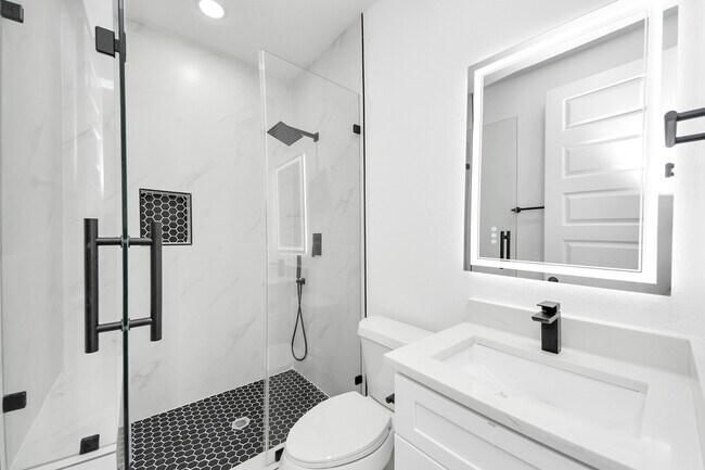 Photo - 4410 Allen St Unit B