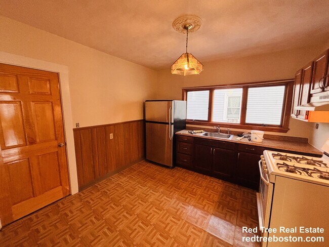 Photo - 39 Montfern Ave Unit 2