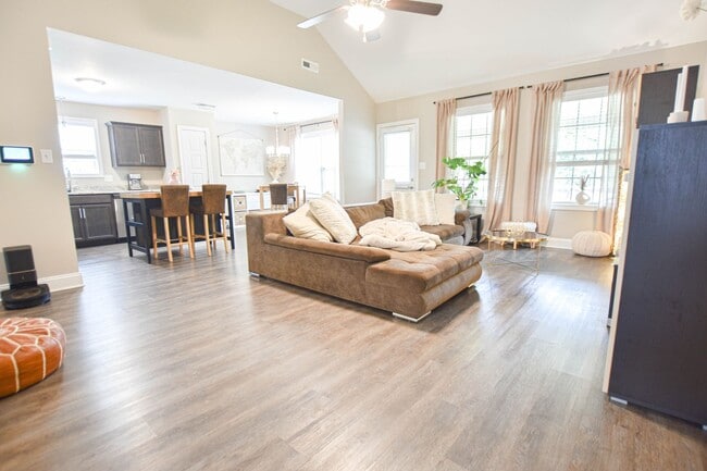 Photo - Pet Friendly Three Bedroom!