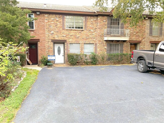 Photo - 10690 Hazelhurst Dr Condo