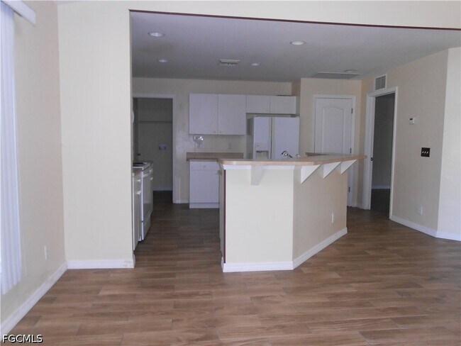 Photo - 1221 Belair St E