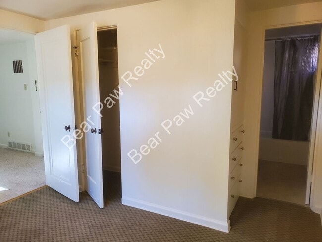 Photo - 708 W 1st Ave Unit Apt 2
