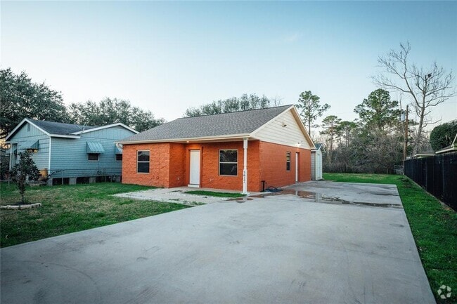 Building Photo - 5617 Schutz St Rental