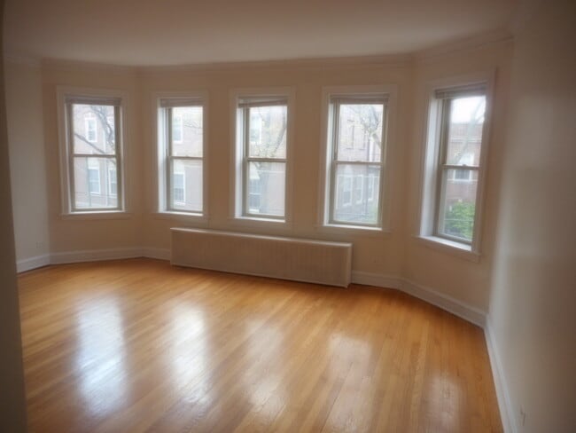 Building Photo - 5319 W Giddings St Unit One