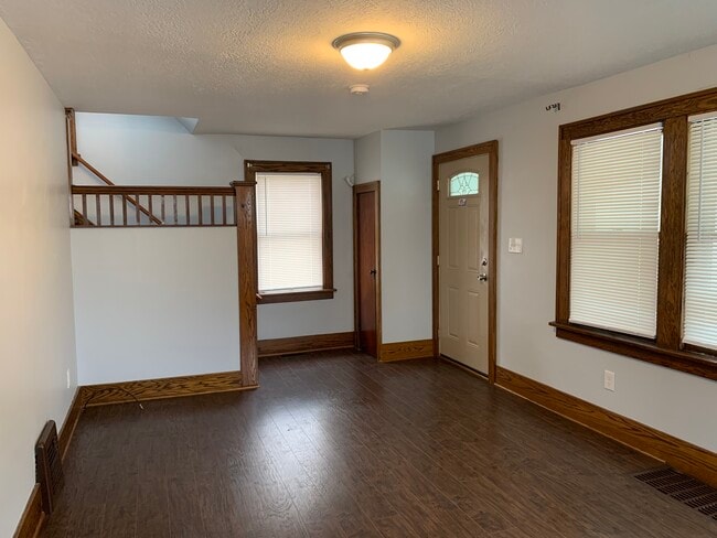 Photo - 720 Roselawn Ave