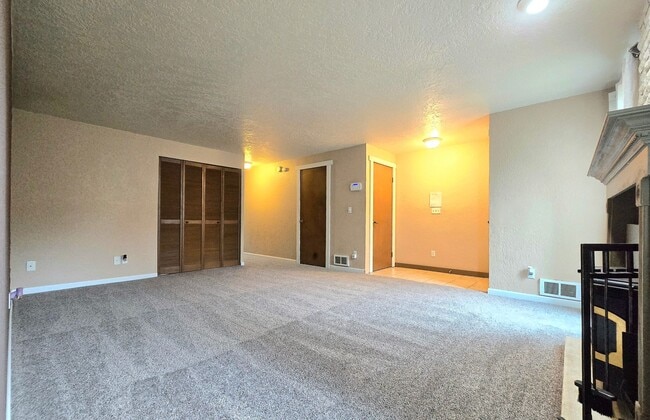 Photo - 2 Bedroom Home in Everett Pet Friendly!