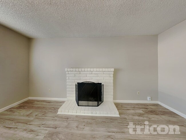 Photo - 748 La Cruz Ln