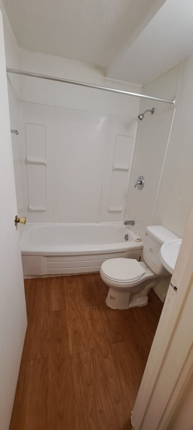 Photo - 10734-108 108 St NW Unit 3