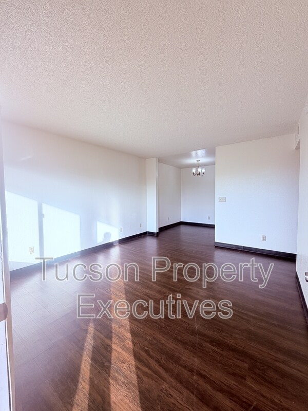 Photo - 660 S Tucson Blvd