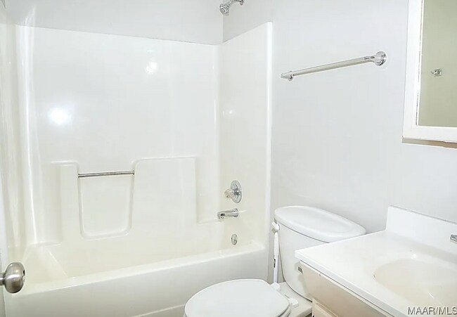 Photo - 709 Balfour Rd