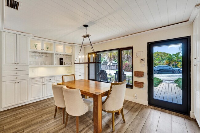 Photo - 5612 Harding St