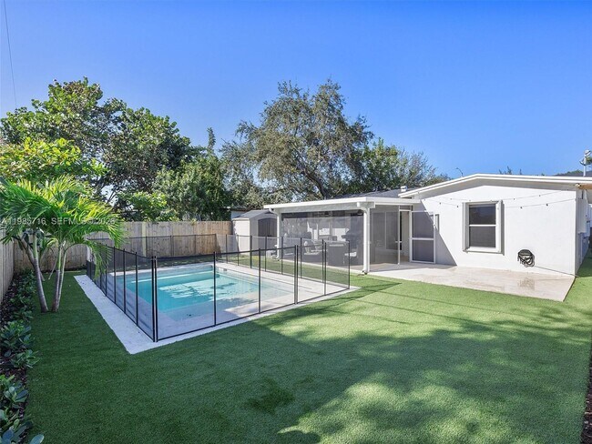 Photo - 340 NW 45th St