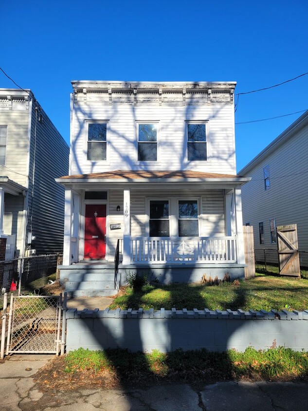 Remodeled rowhouse in Manchester - Remodeled rowhouse in Manchester