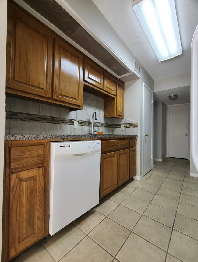 Photo - 7455 Calder Ave