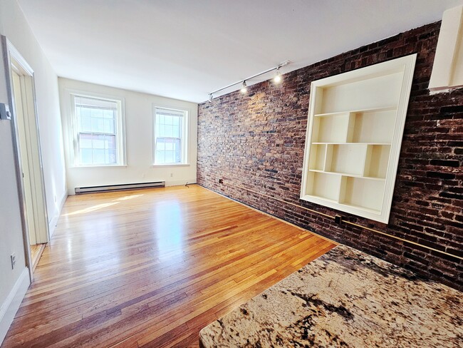 Building Photo - 81 West Cedar St Unit 6