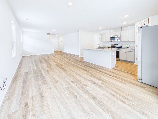 Photo - 7047 Woodline Dr SW