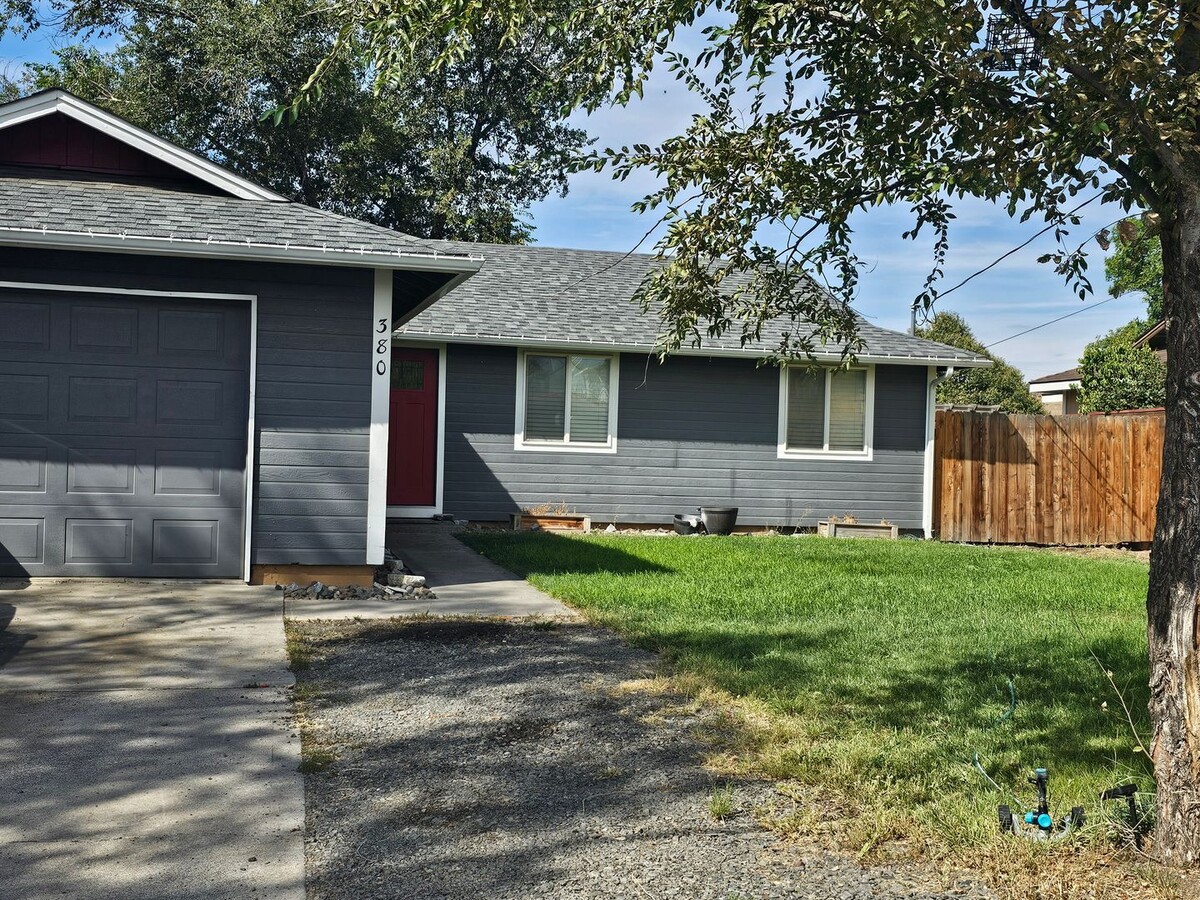 Charming Rental with Fenced Yard & Garage - Charming Rental with Fenced Yard & Garage