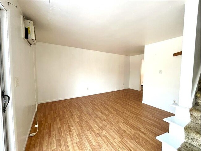 Photo - 401 Dresden Ave