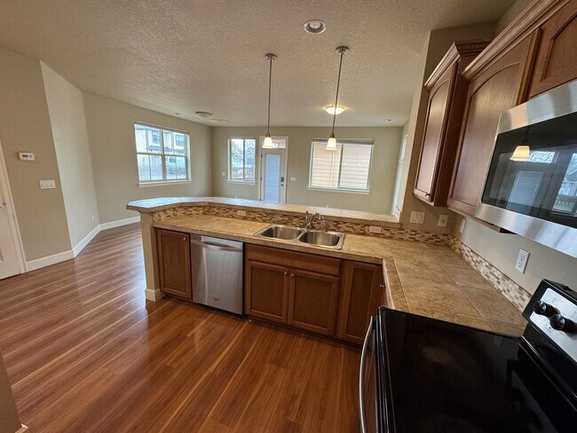 Photo - 3 bedroom plus den in Willamette Landing for $2895 per month