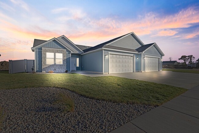 BRAND NEW TWIN HOME WITH XL GARAGE AND FEN... - BRAND NEW TWIN HOME WITH XL GARAGE AND FEN...