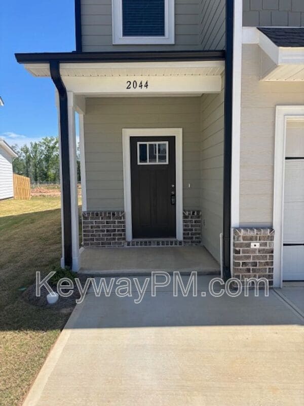 Photo - 2044 Denmark Ave SE