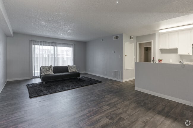 1 BR, 1BA - 750SF - Living Room