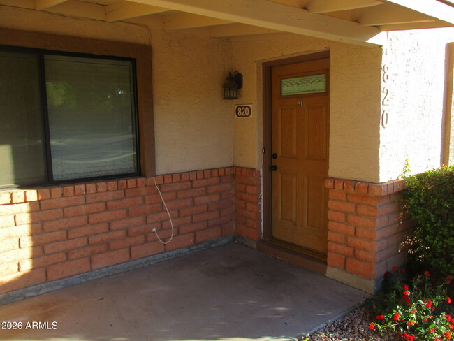 Photo - 820 W Knox Rd